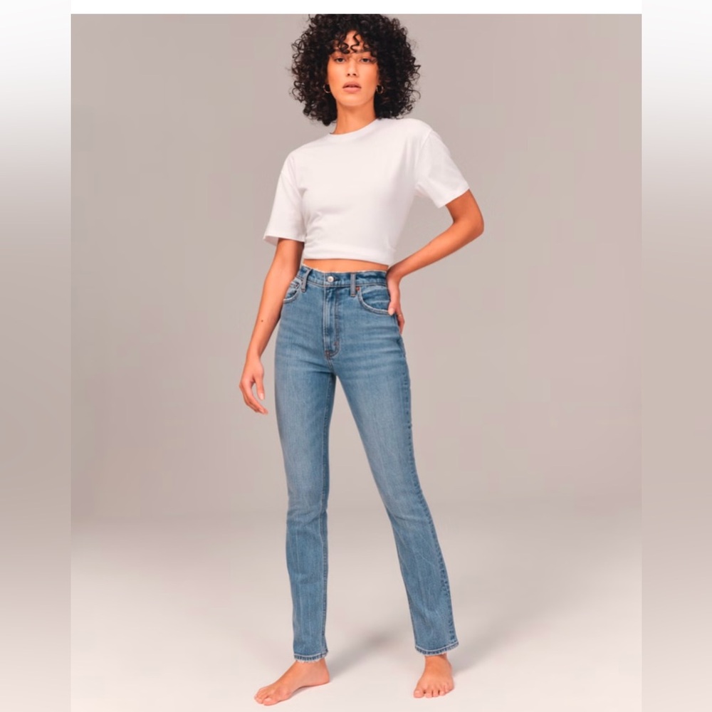 Abercrombie & fitch - sz32 -Ultra High Rise 90s Slim Straight Jeans